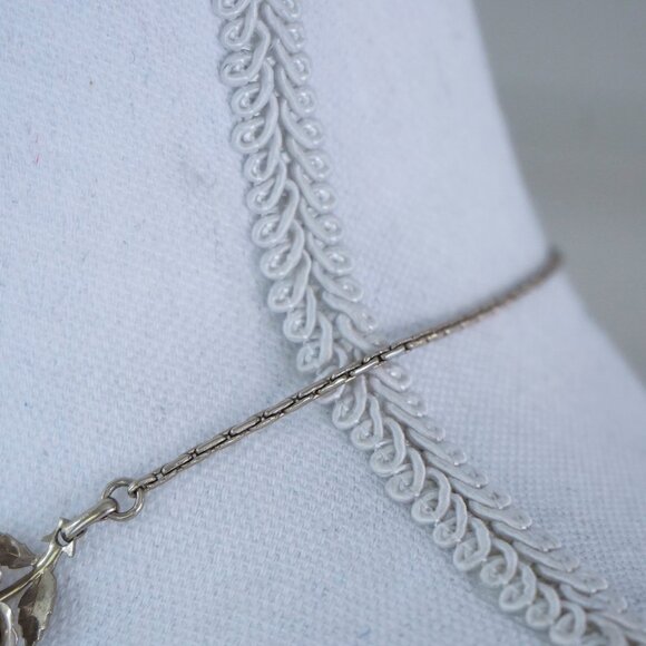 Vintage 80s Silver Tone Tin Formed Rose Necklace - Picture 5 of 8